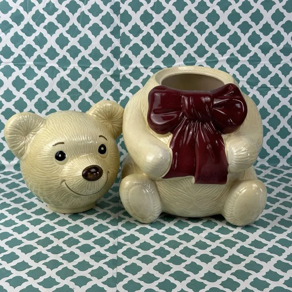 Vintage Metlox Pottery USA Teddy Bear with Ribbon /‎ Bow Cookie Jar